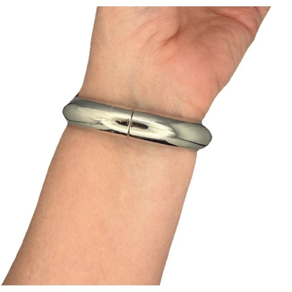 Vtg Red Oval Stone Silver Tone Hinged‎ Bangle Bracelet Statement Jewelry 90s Y2K